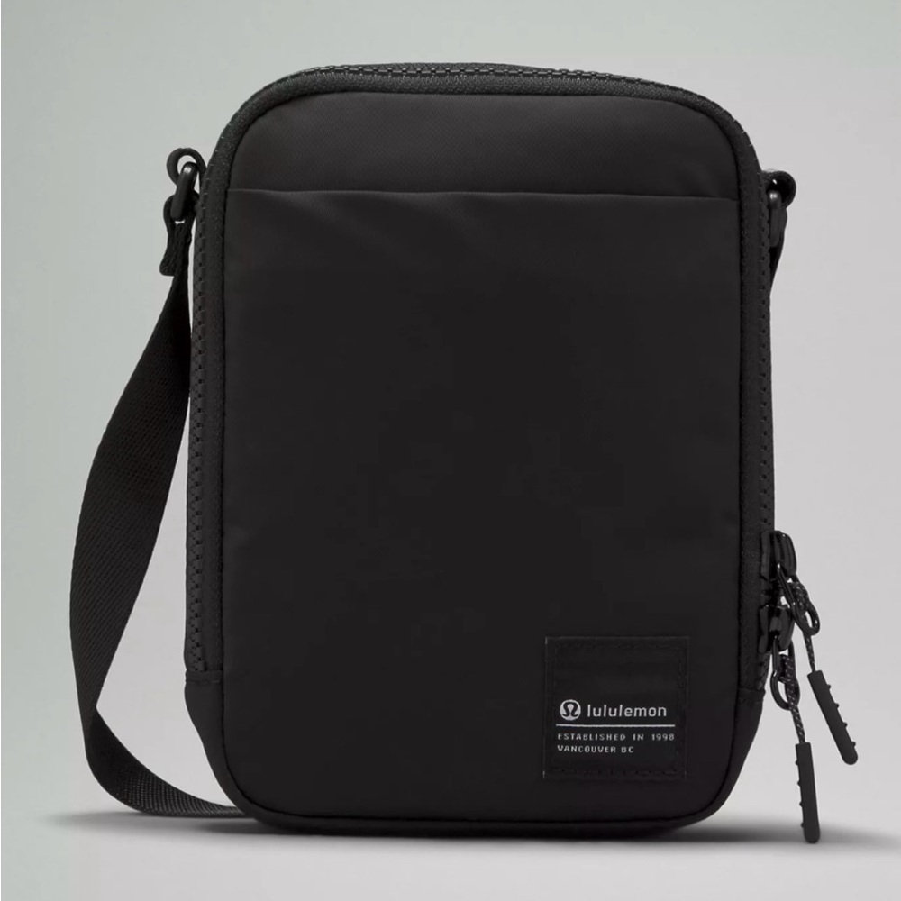 Like New Lululemon Easy Access Crossbody Bag